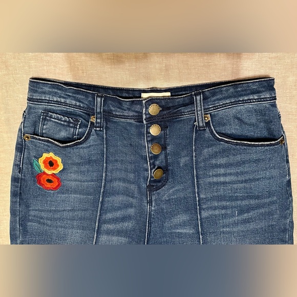 Like New! ModCloth Retro High Rise Flare Jeans with Embroidered Flowers. Size M. - Picture 5 of 12